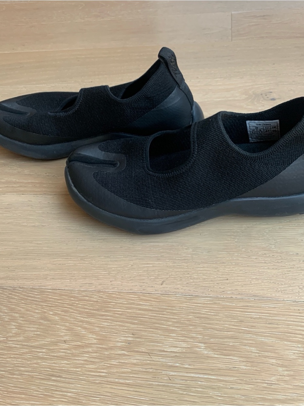 Tabi-Style Black Athletic Slip-On Shoes - Picture 4 of 7